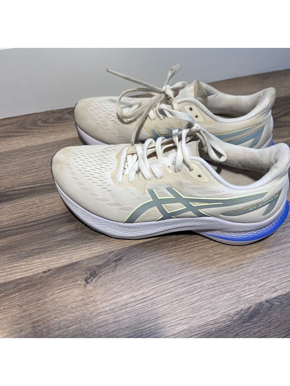 Asics running shoes white with blue accents, women's size 6